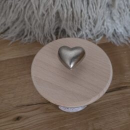 Glas mit Holzdeckel und schönem Herzgriff