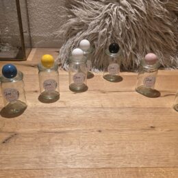 Kleine Gläser  mit farbigen, runden Keramikgriff